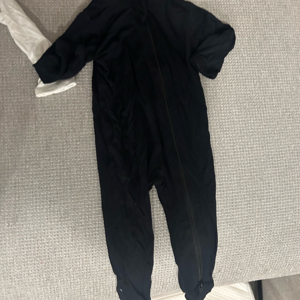 Black Kyte 3-6 month footies